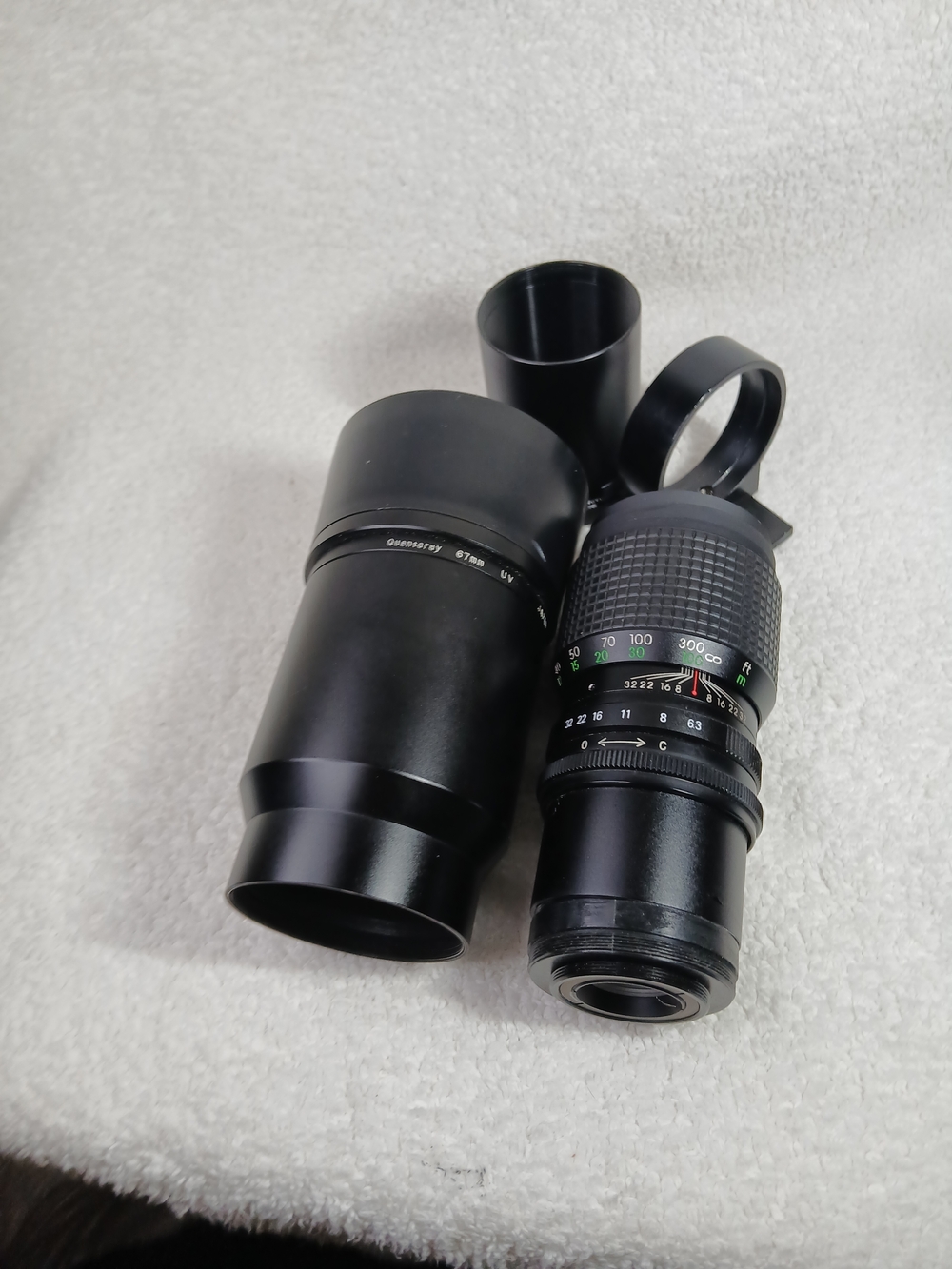 Quantaray70-300mm  Telephoto Camera Lens with Detachable Hood